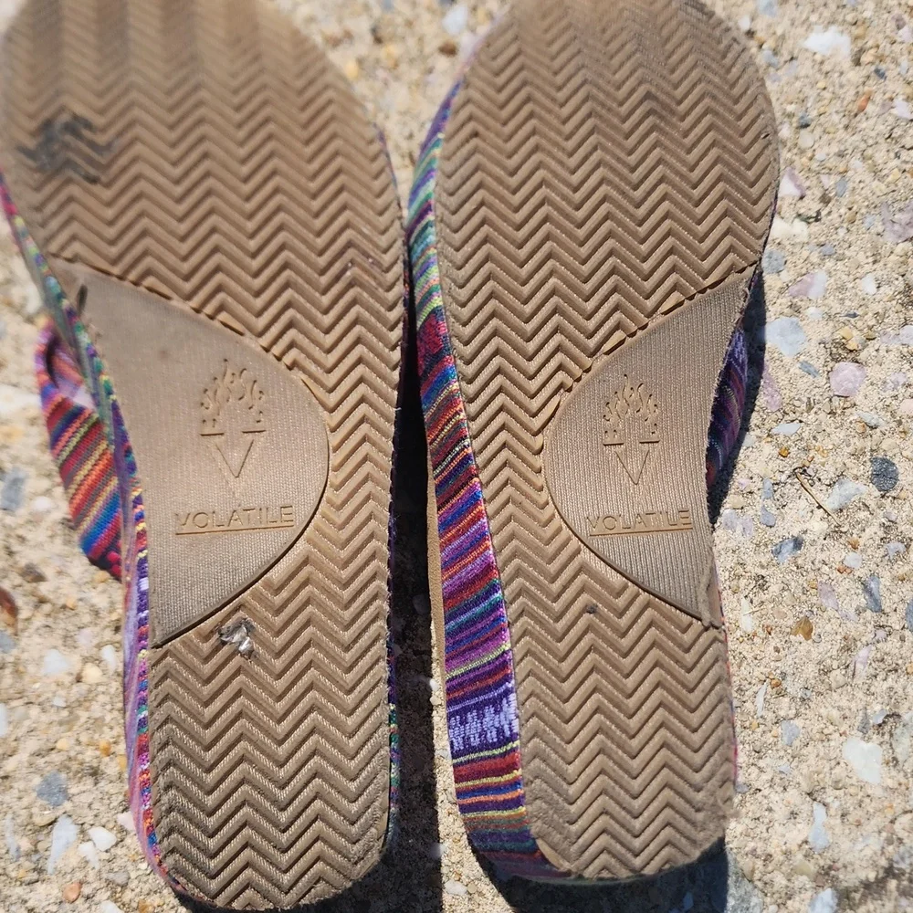 VOLATILE Colorful Flip Flops with Pattern - Picture 4 of 5